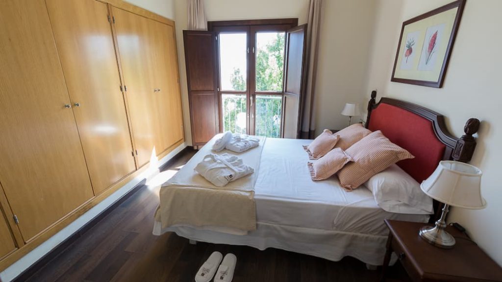 Habitación con balcón villa turistica de bubion hotel