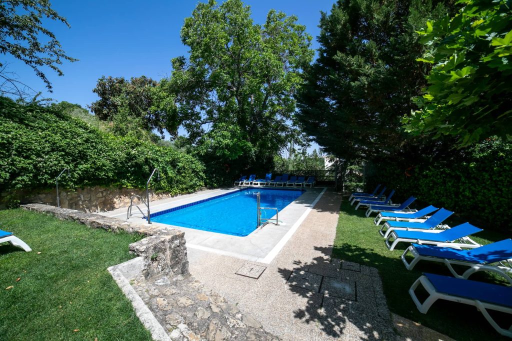 Piscina exterior hotel villa turistica cazorla